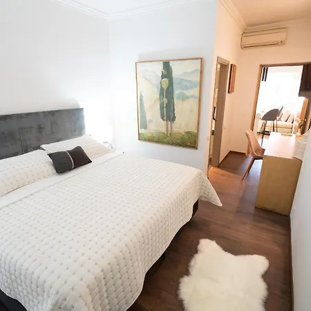 Lydia עיר רודוס