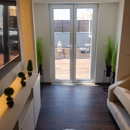 Lydia 2* עיר רודוס